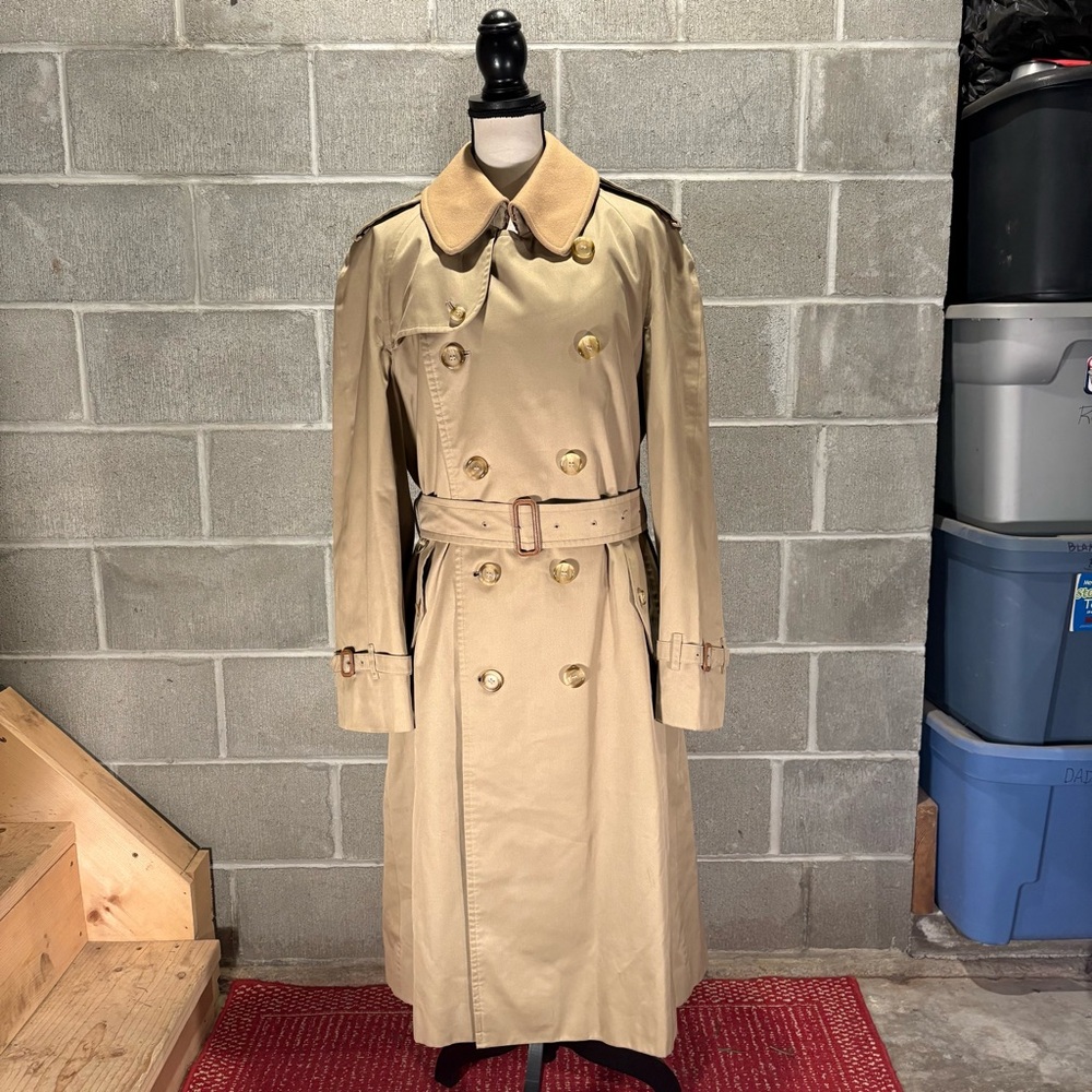 Burberry trench coat. - Picture 2 of 16